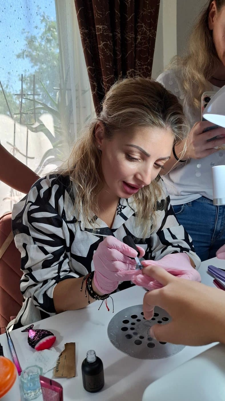 Cristina Ganea corectând tehnica unei cursante